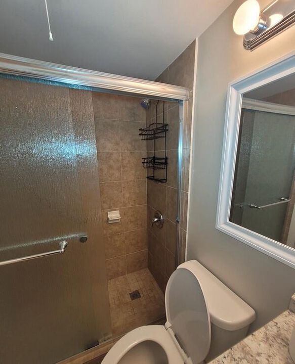 Active With Contract: $1,600 (2 beds, 1 baths, 920 Square Feet)