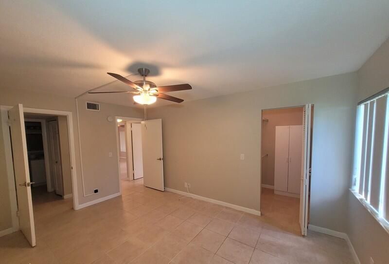 Active With Contract: $1,600 (2 beds, 1 baths, 920 Square Feet)