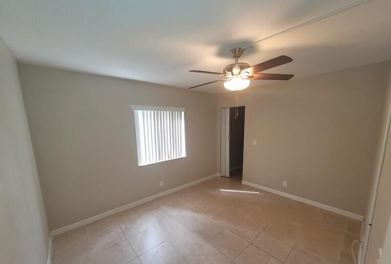 Active With Contract: $1,600 (2 beds, 1 baths, 920 Square Feet)