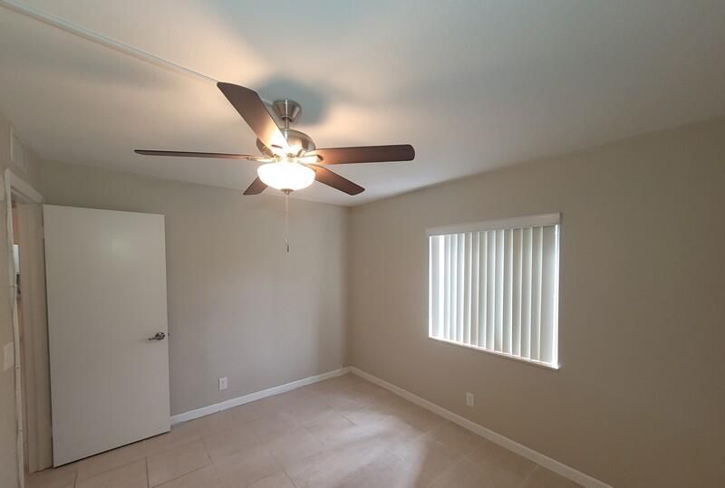 Active With Contract: $1,600 (2 beds, 1 baths, 920 Square Feet)