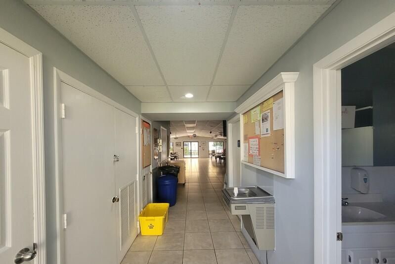 Active With Contract: $1,600 (2 beds, 1 baths, 920 Square Feet)