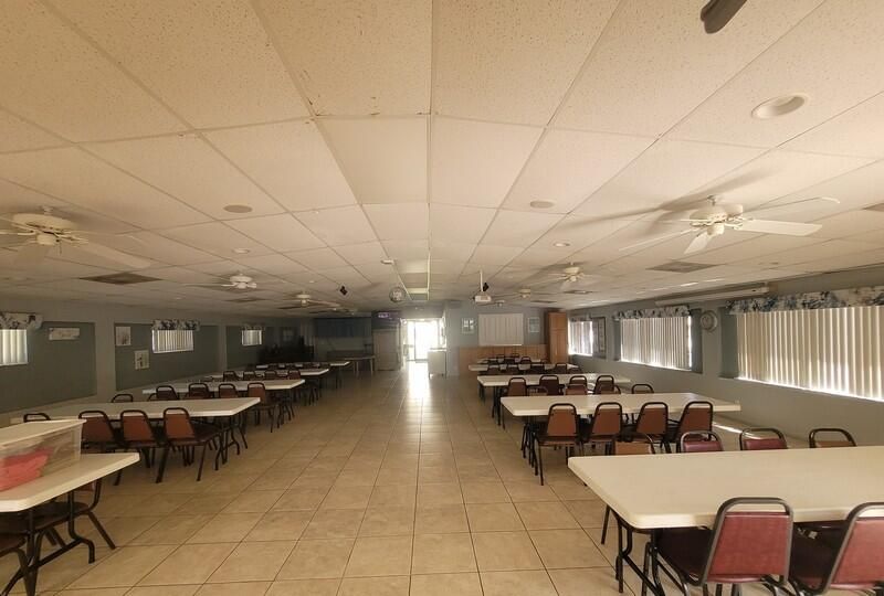 Active With Contract: $1,600 (2 beds, 1 baths, 920 Square Feet)