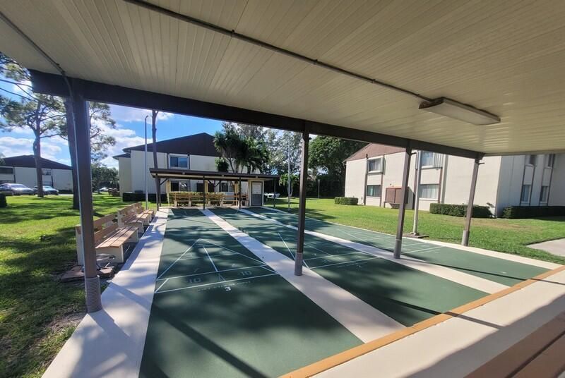 Active With Contract: $1,600 (2 beds, 1 baths, 920 Square Feet)