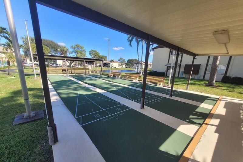 Active With Contract: $1,600 (2 beds, 1 baths, 920 Square Feet)