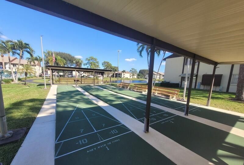 Active With Contract: $1,600 (2 beds, 1 baths, 920 Square Feet)