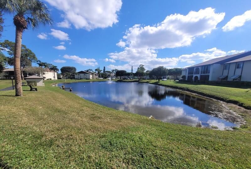 Active With Contract: $1,600 (2 beds, 1 baths, 920 Square Feet)