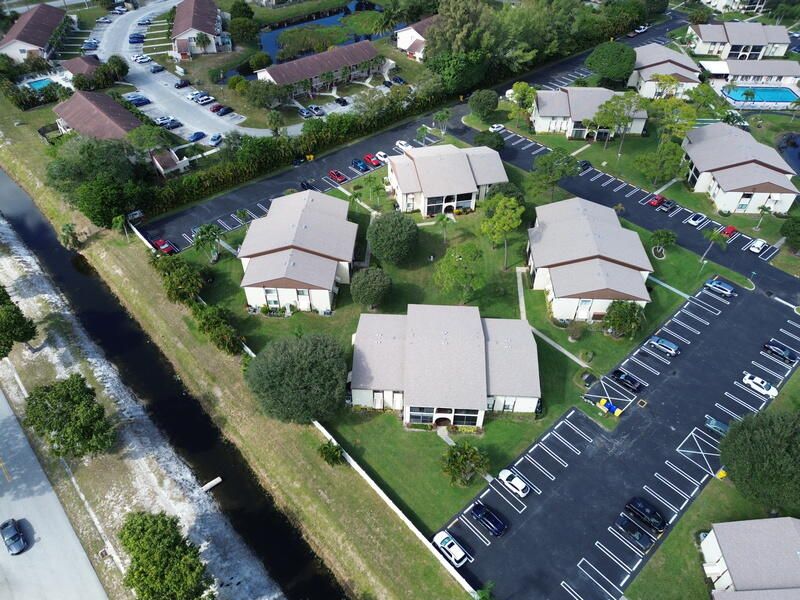 Active With Contract: $1,600 (2 beds, 1 baths, 920 Square Feet)