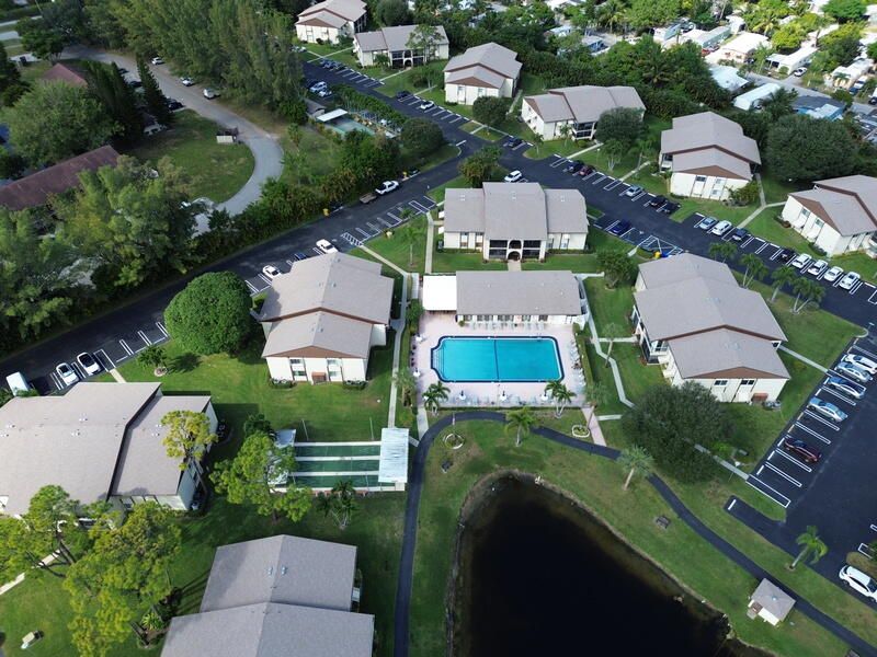 Active With Contract: $1,600 (2 beds, 1 baths, 920 Square Feet)