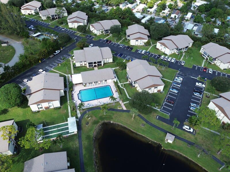 Active With Contract: $1,600 (2 beds, 1 baths, 920 Square Feet)