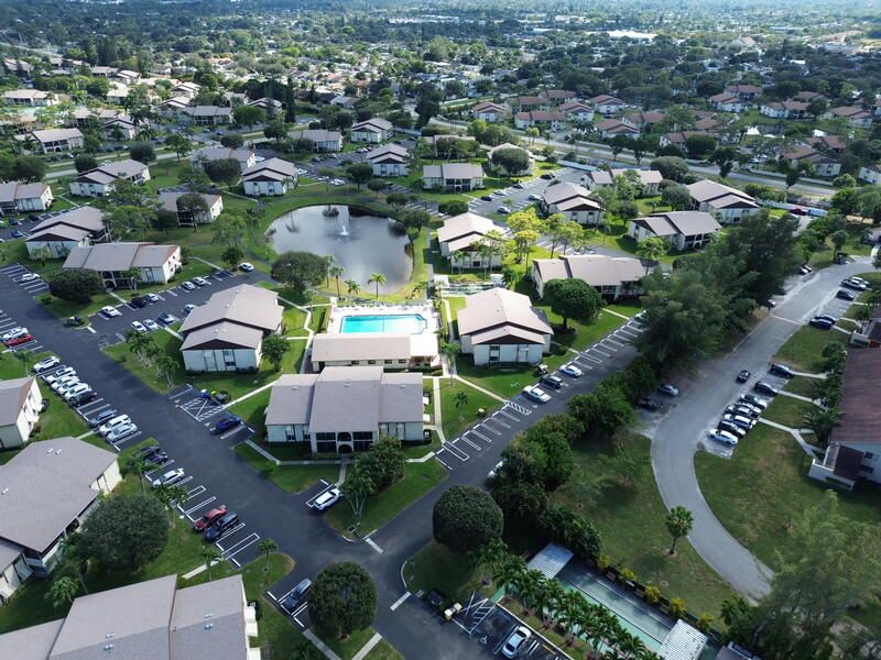 Active With Contract: $1,600 (2 beds, 1 baths, 920 Square Feet)