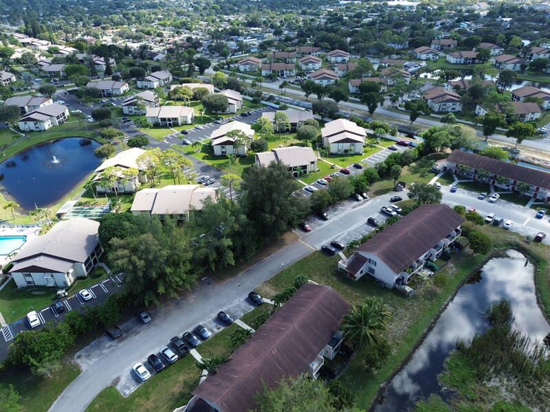 Active With Contract: $1,600 (2 beds, 1 baths, 920 Square Feet)