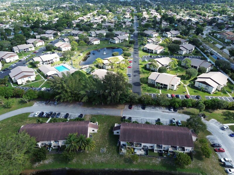 Active With Contract: $1,600 (2 beds, 1 baths, 920 Square Feet)