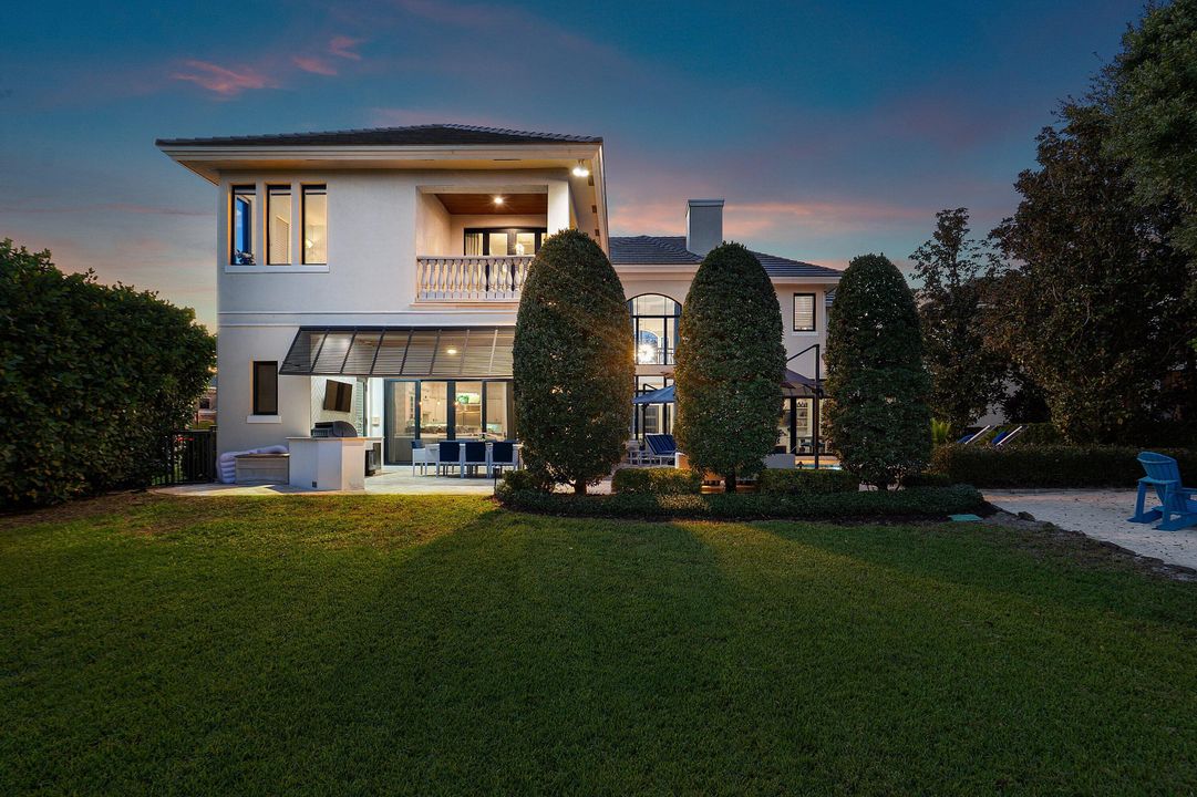 For Sale: $2,699,000 (6 beds, 7 baths, 5505 Square Feet)