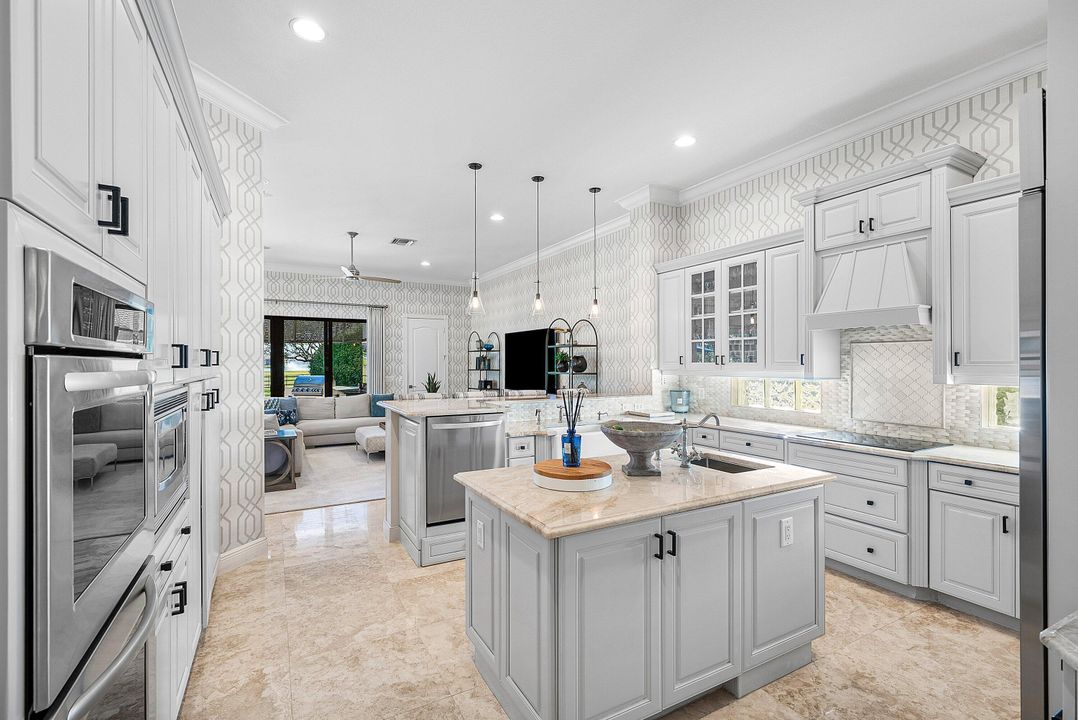 For Sale: $2,699,000 (6 beds, 7 baths, 5505 Square Feet)