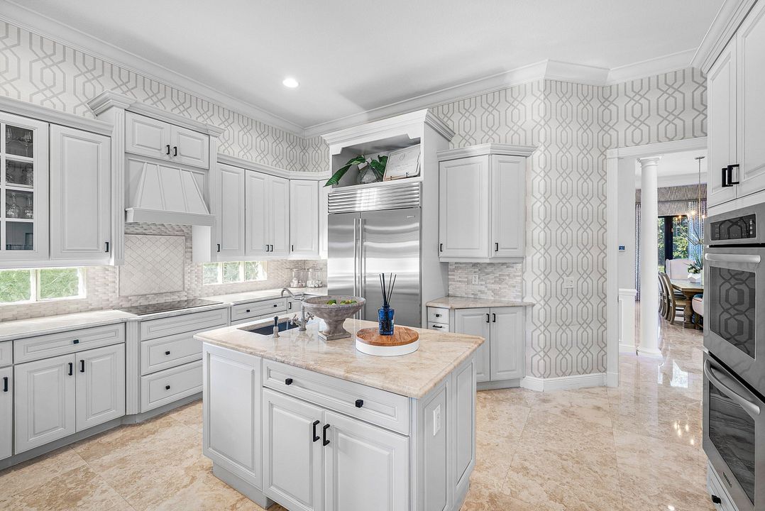 For Sale: $2,699,000 (6 beds, 7 baths, 5505 Square Feet)