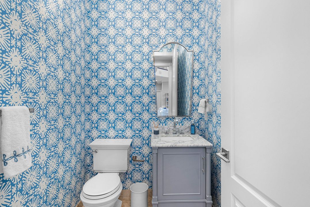 For Sale: $2,699,000 (6 beds, 7 baths, 5505 Square Feet)