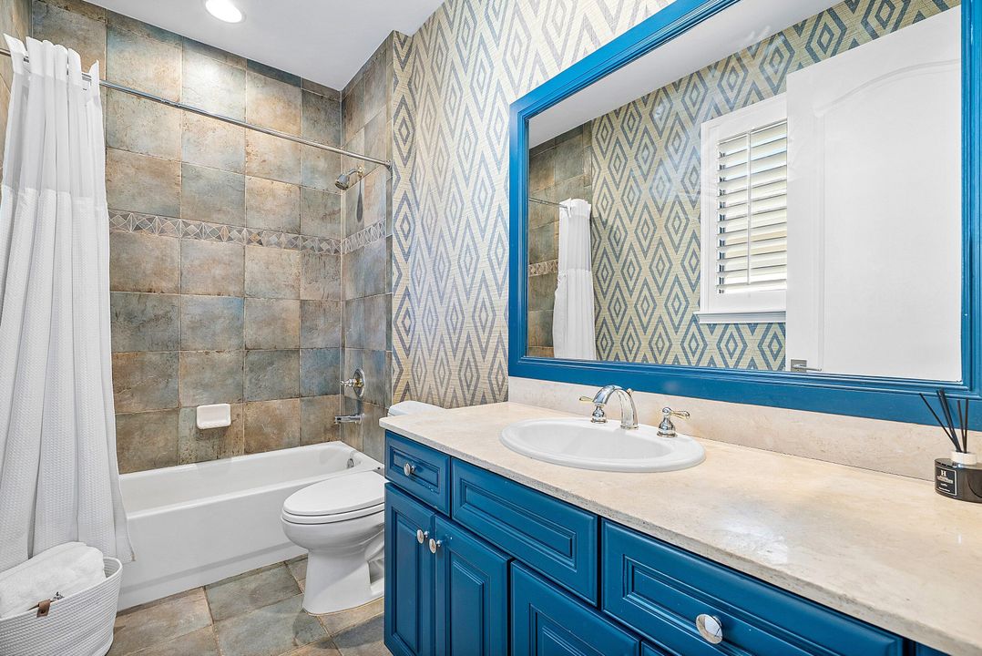 For Sale: $2,699,000 (6 beds, 7 baths, 5505 Square Feet)