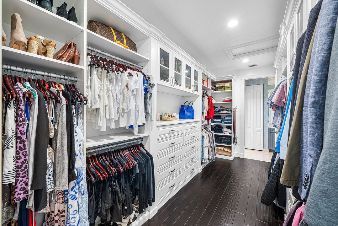 For Sale: $2,699,000 (6 beds, 7 baths, 5505 Square Feet)