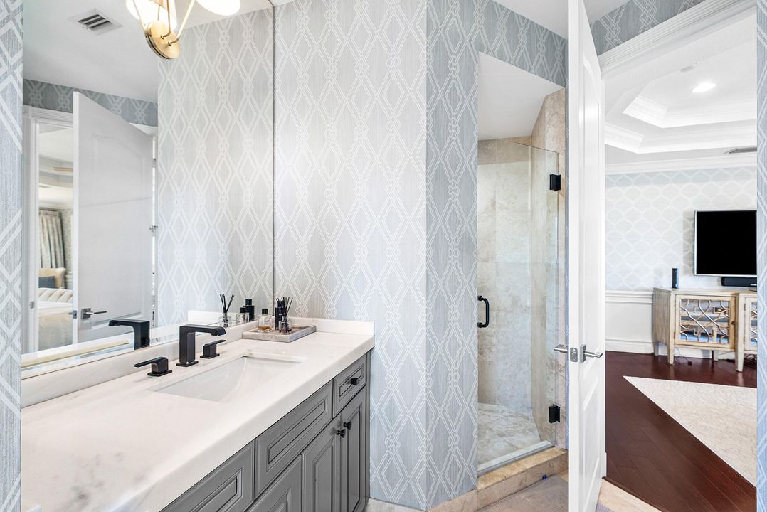 For Sale: $2,699,000 (6 beds, 7 baths, 5505 Square Feet)