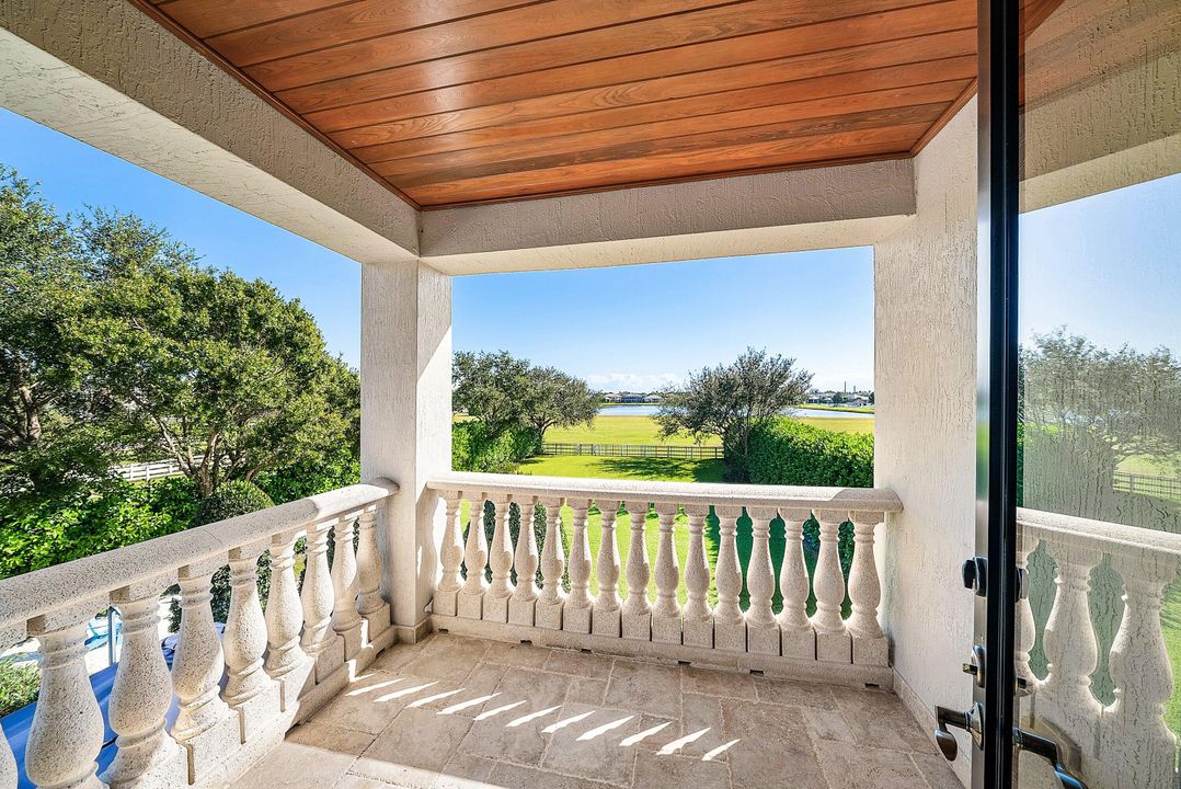 For Sale: $2,699,000 (6 beds, 7 baths, 5505 Square Feet)