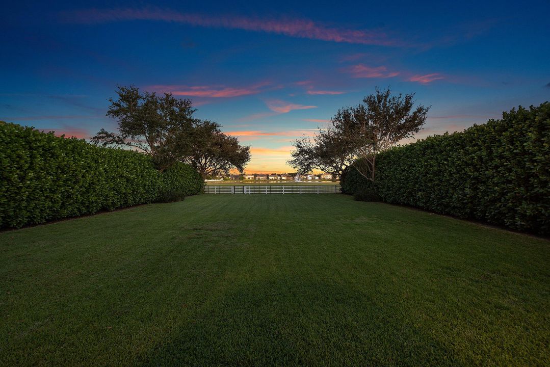 For Sale: $2,699,000 (6 beds, 7 baths, 5505 Square Feet)