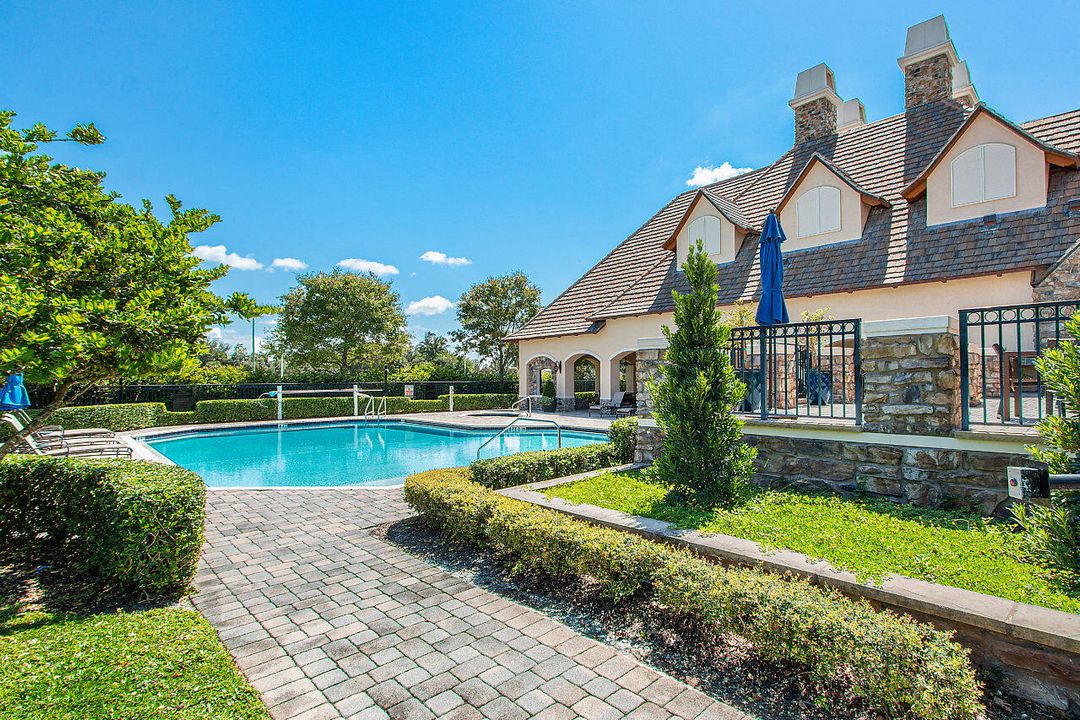 For Sale: $2,699,000 (6 beds, 7 baths, 5505 Square Feet)