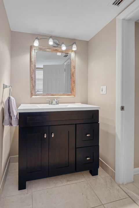 Active With Contract: $145,500 (2 beds, 2 baths, 1114 Square Feet)