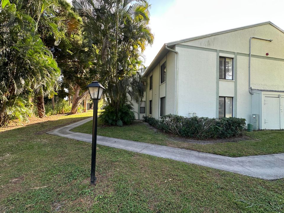 В аренду: $1,900 (2 спален, 2 ванн, 1106 Квадратных фут)