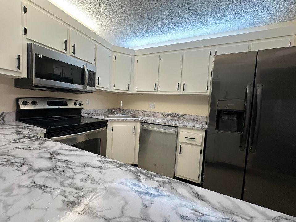 В аренду: $1,900 (2 спален, 2 ванн, 1106 Квадратных фут)