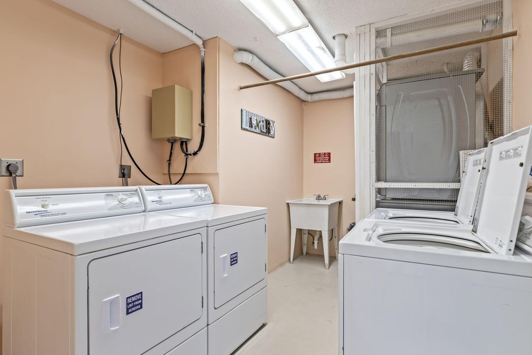 出租: $3,900 (1 贝兹, 1 浴室, 899 平方英尺)