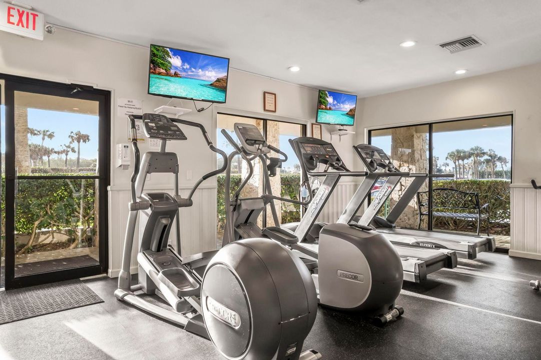 出租: $3,900 (1 贝兹, 1 浴室, 899 平方英尺)