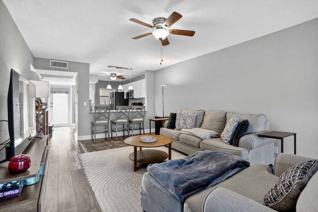 待售: $250,000 (2 贝兹, 2 浴室, 1100 平方英尺)