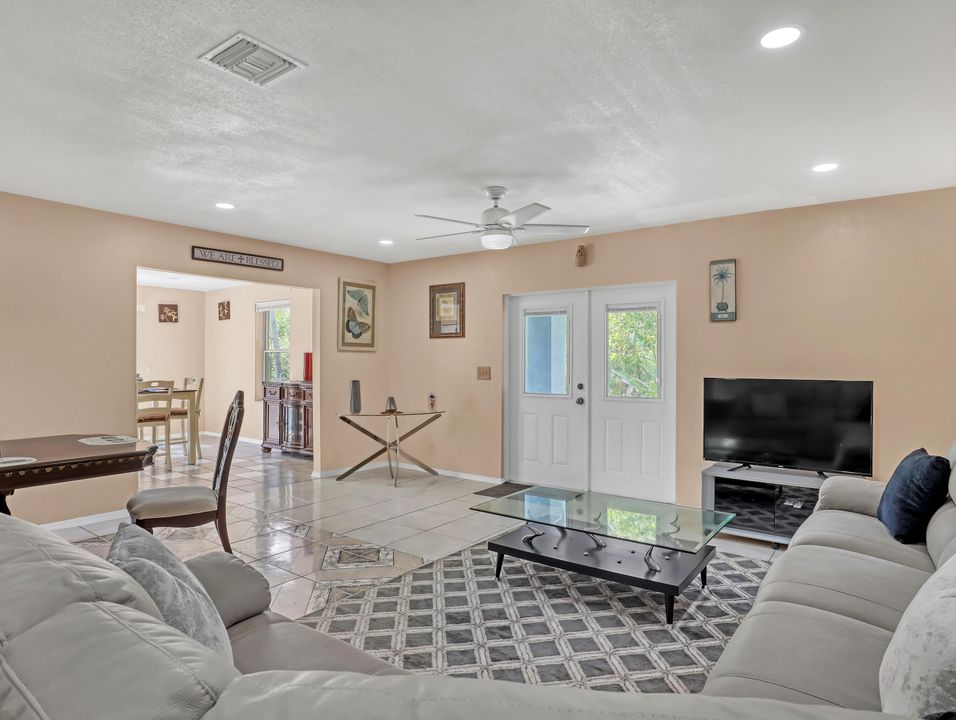 For Rent: $4,000 (4 beds, 2 baths, 2831 Square Feet)