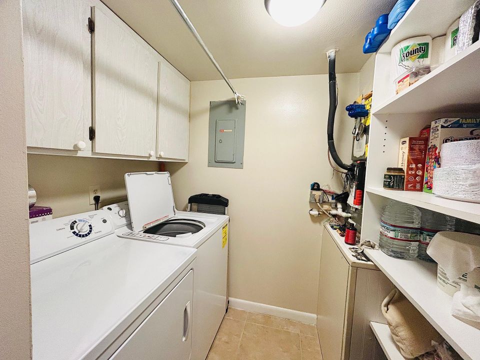 На продажу: $174,900 (2 спален, 2 ванн, 937 Квадратных фут)