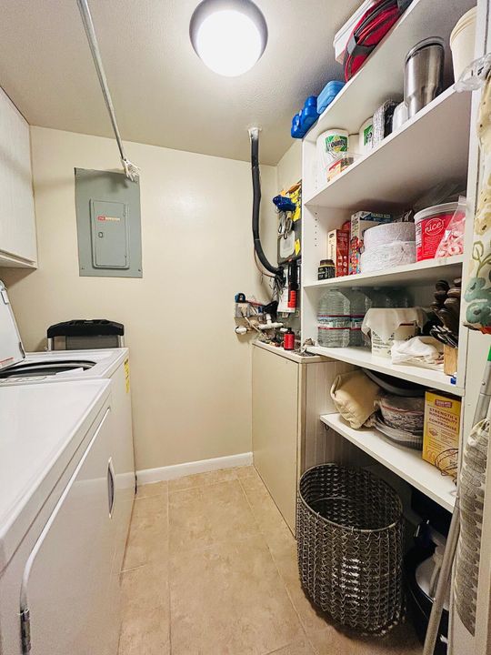 На продажу: $174,900 (2 спален, 2 ванн, 937 Квадратных фут)