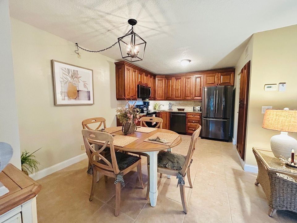 На продажу: $174,900 (2 спален, 2 ванн, 937 Квадратных фут)