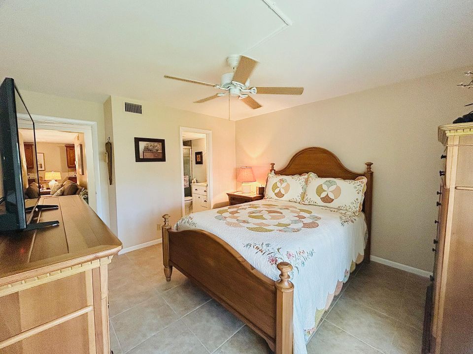 На продажу: $174,900 (2 спален, 2 ванн, 937 Квадратных фут)