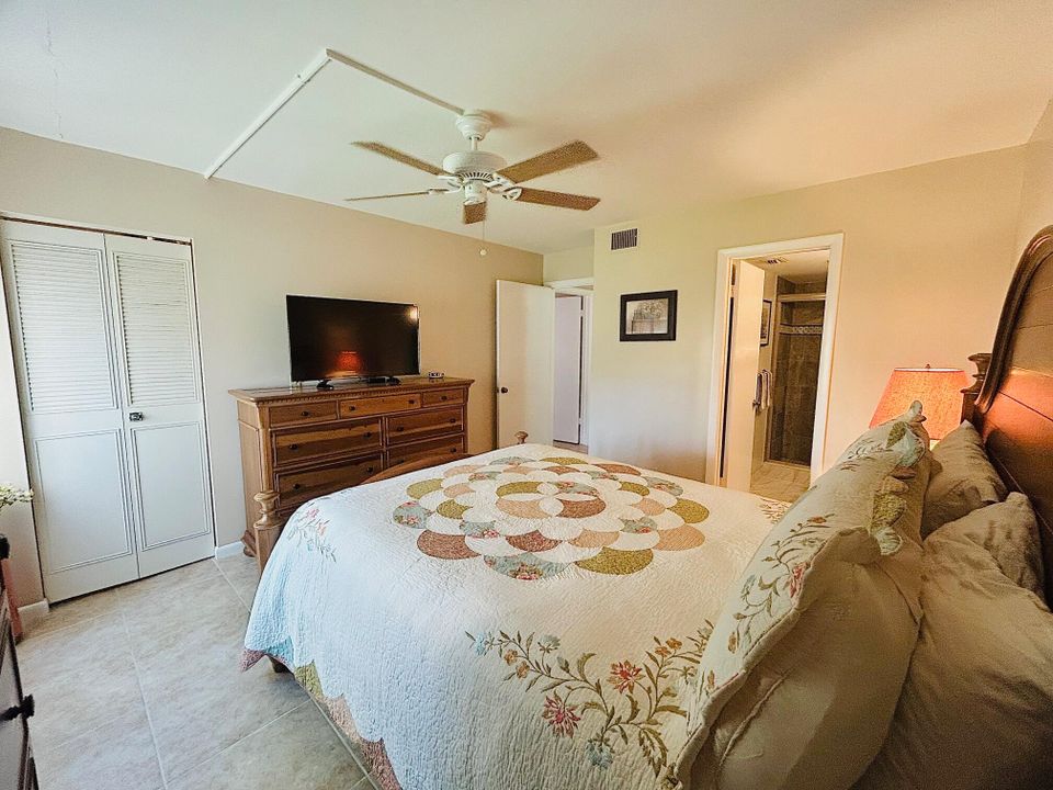 На продажу: $174,900 (2 спален, 2 ванн, 937 Квадратных фут)