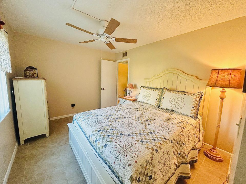 На продажу: $174,900 (2 спален, 2 ванн, 937 Квадратных фут)