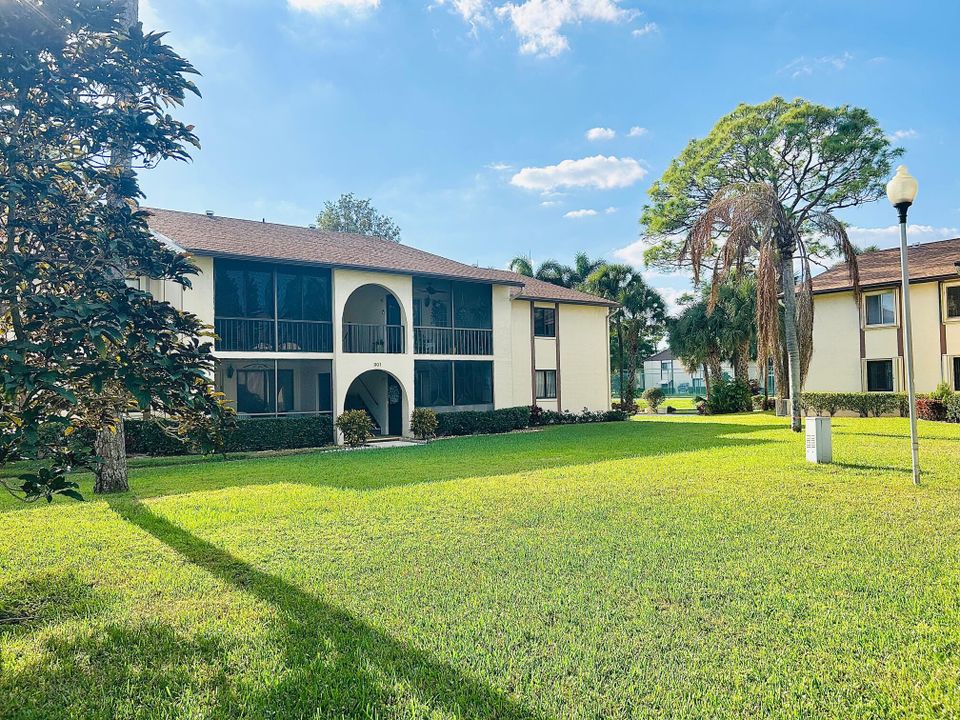 На продажу: $174,900 (2 спален, 2 ванн, 937 Квадратных фут)