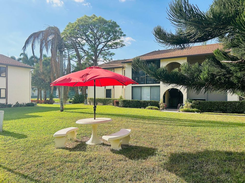 На продажу: $174,900 (2 спален, 2 ванн, 937 Квадратных фут)