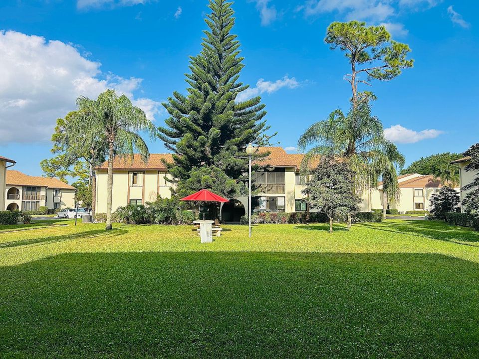 На продажу: $174,900 (2 спален, 2 ванн, 937 Квадратных фут)