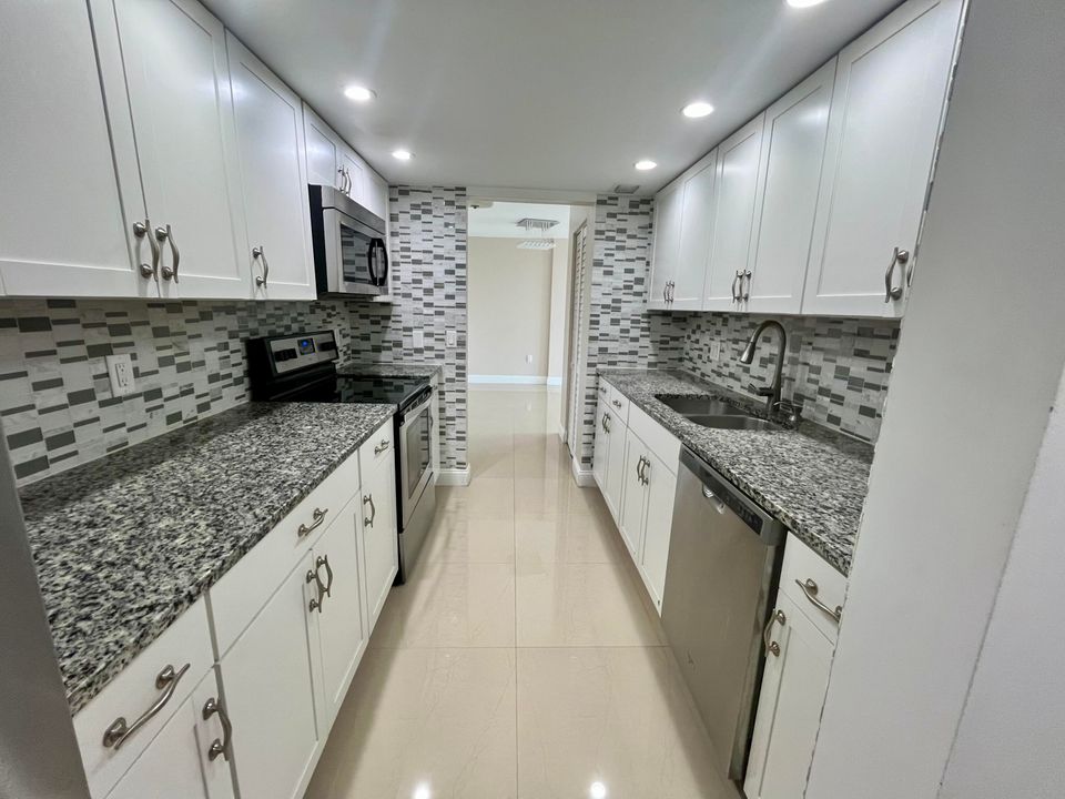 В аренду: $1,900 (1 спален, 1 ванн, 702 Квадратных фут)