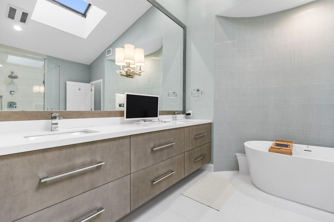 For Sale: $3,125,000 (3 beds, 4 baths, 2692 Square Feet)