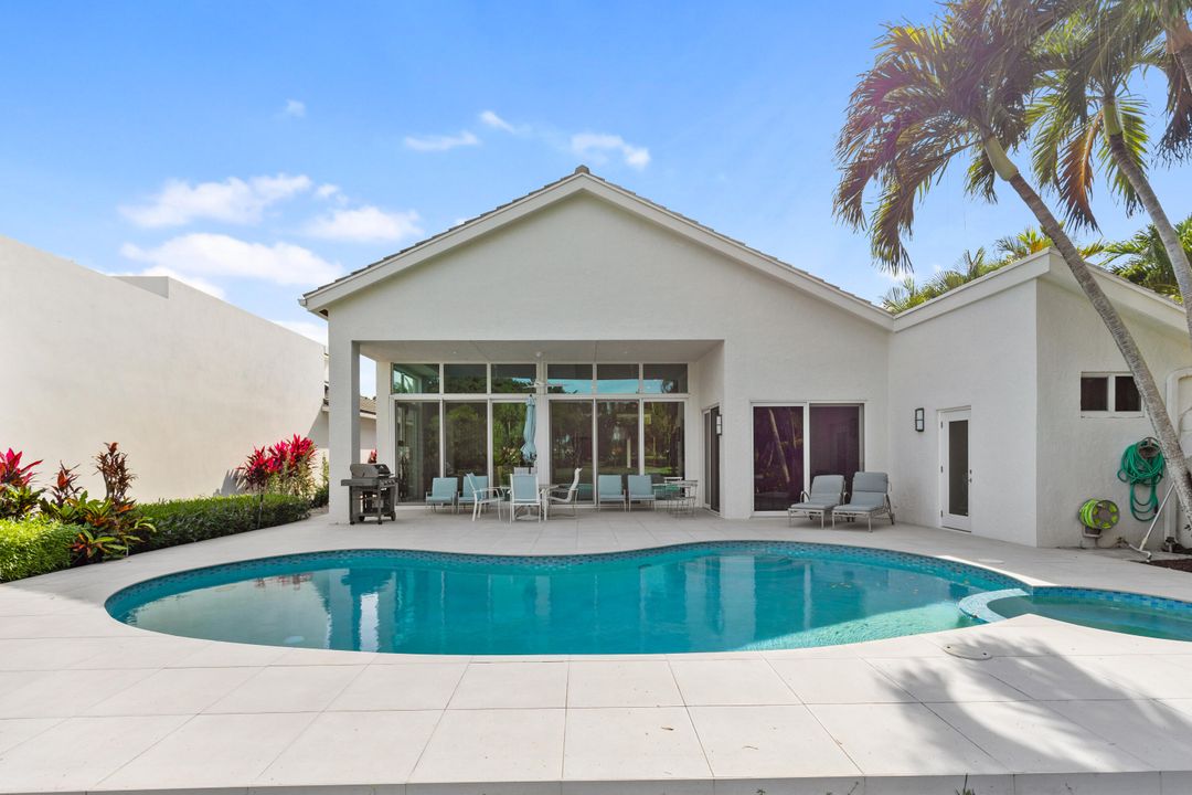 For Sale: $3,125,000 (3 beds, 4 baths, 2692 Square Feet)