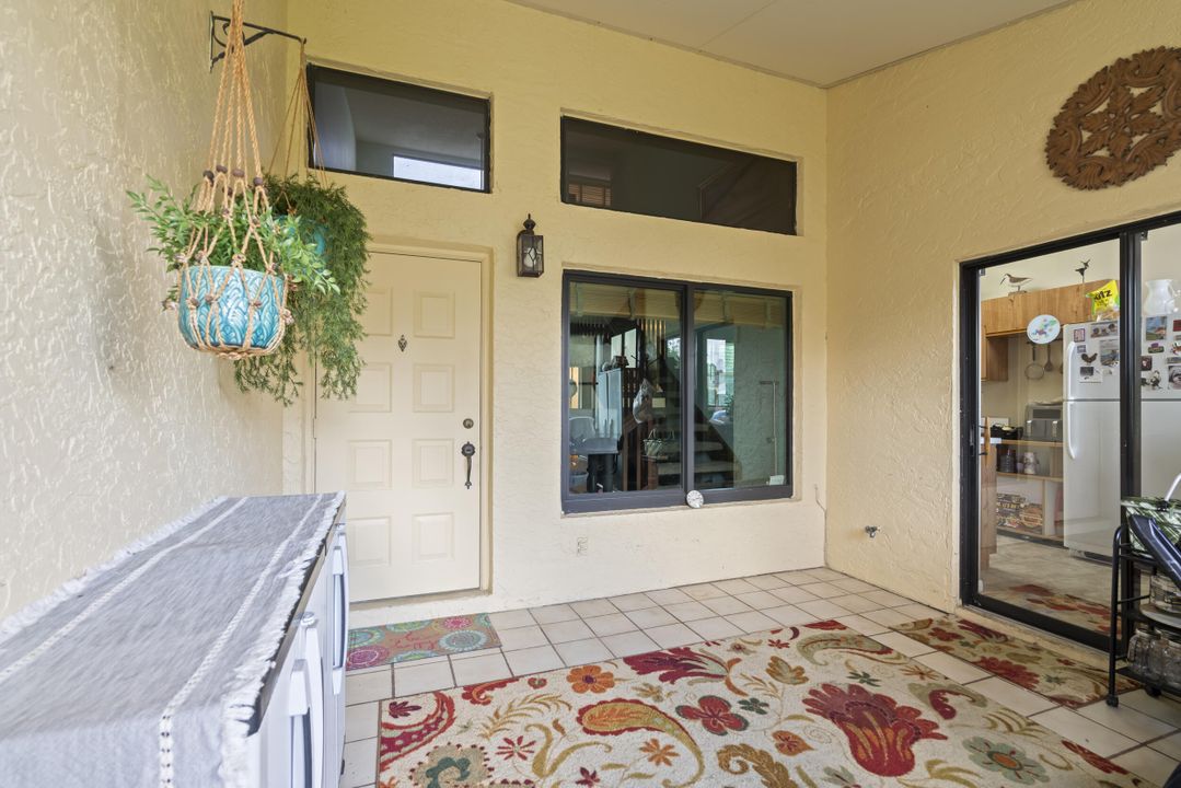 For Sale: $179,000 (1 beds, 2 baths, 1216 Square Feet)