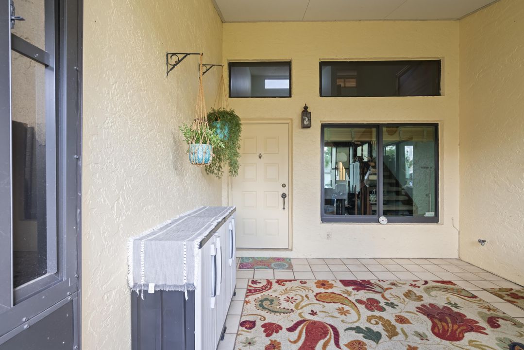 For Sale: $179,000 (1 beds, 2 baths, 1216 Square Feet)