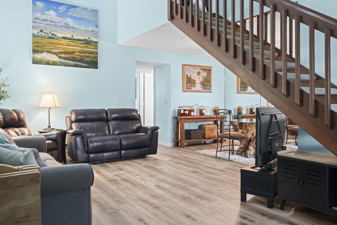 For Sale: $179,000 (1 beds, 2 baths, 1216 Square Feet)