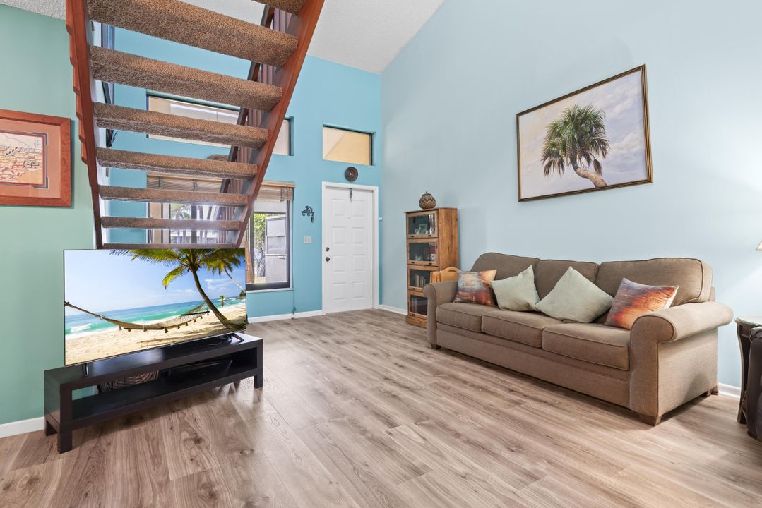 For Sale: $179,000 (1 beds, 2 baths, 1216 Square Feet)