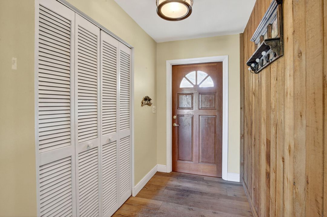 合同活跃: $800,000 (3 贝兹, 2 浴室, 1425 平方英尺)